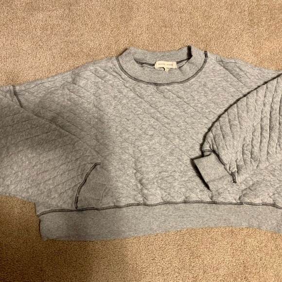 Super cute Gilded Intent crop sweatshirt, size large - Picture 2 of 6